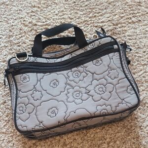 Thirty-one Quilted Floral Carry Bag in Light Gray